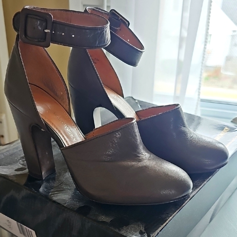 B Makowsky Khaki Women's Heels